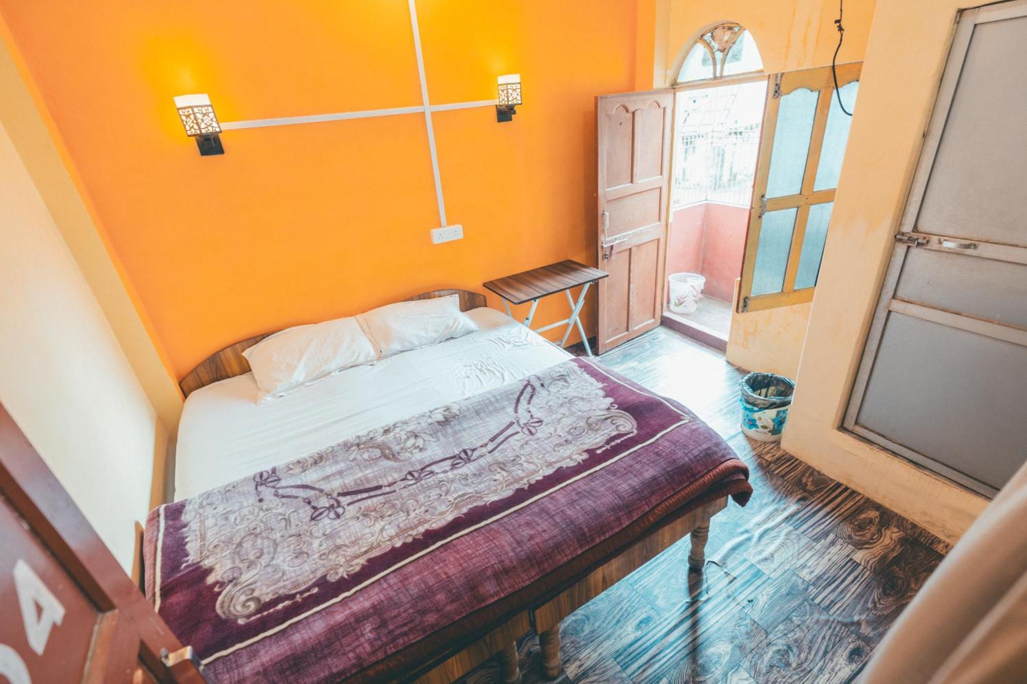 Om Guest house *